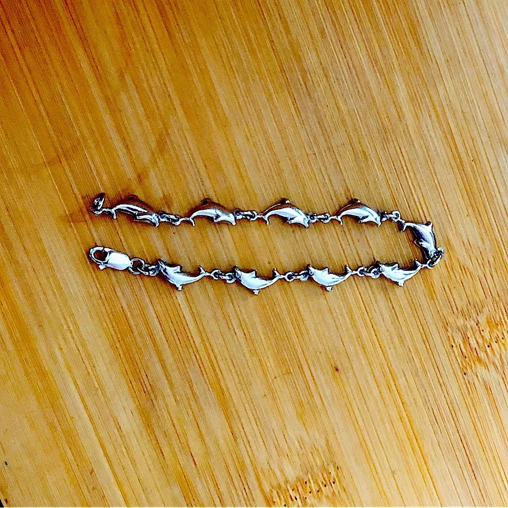 $42  Estate Sterling Silver Porpoise Bracelet  4.8 Grams  Marked 925 - Picture 4 of 5